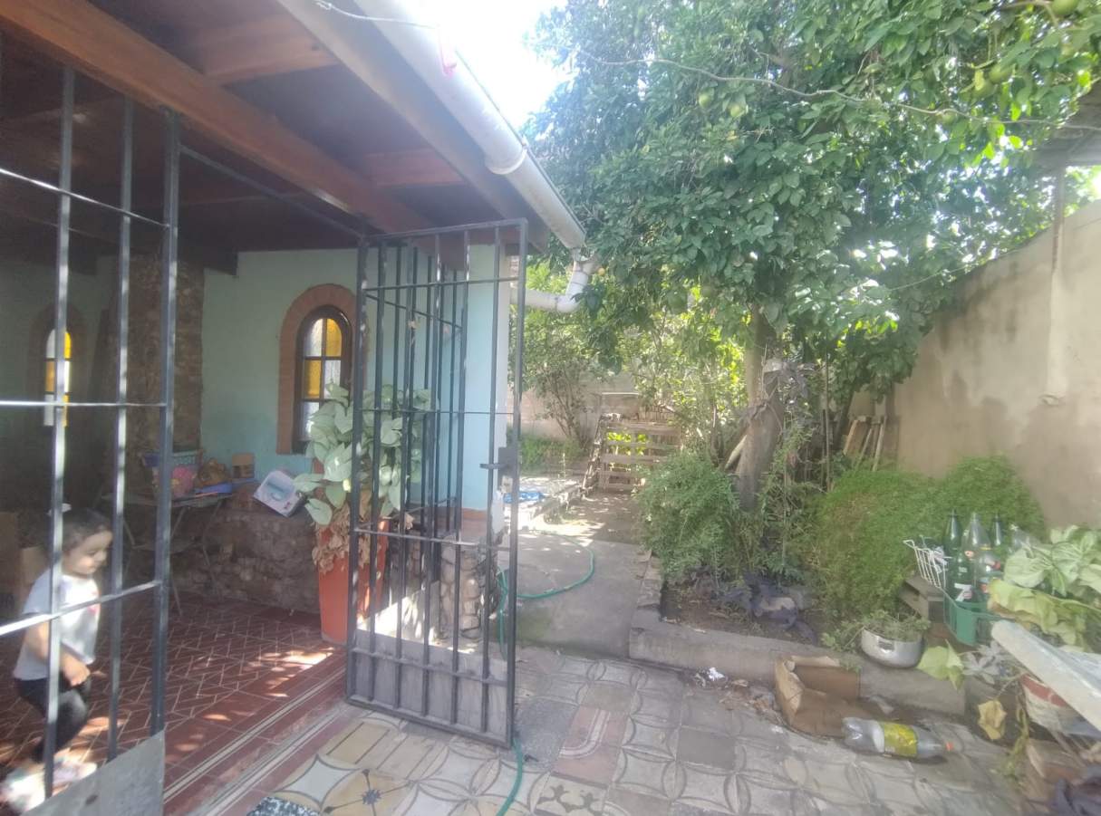 SE VENDE CASA EN BARRIO SAN VICENTE