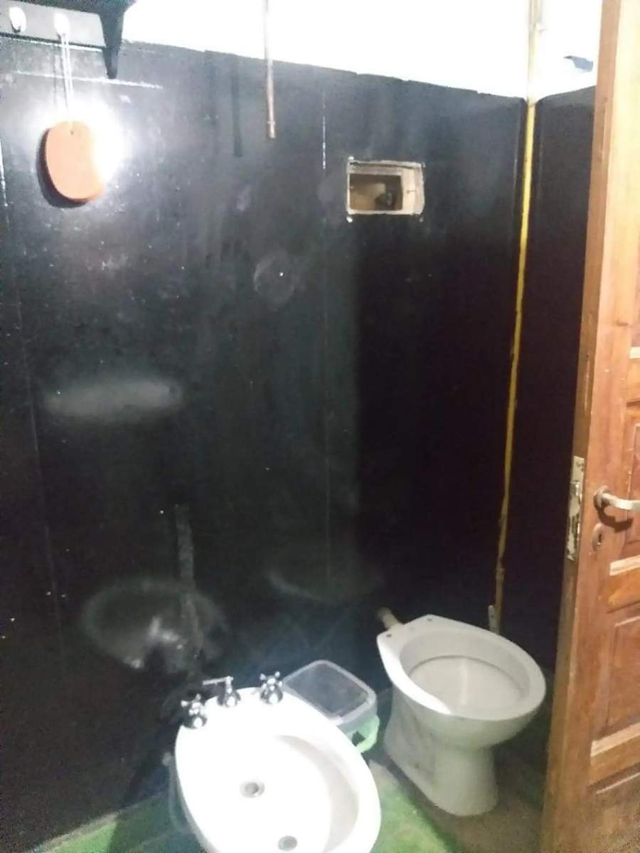 SE VENDE CASA CON COCHERA DOBLE EN EMPALME