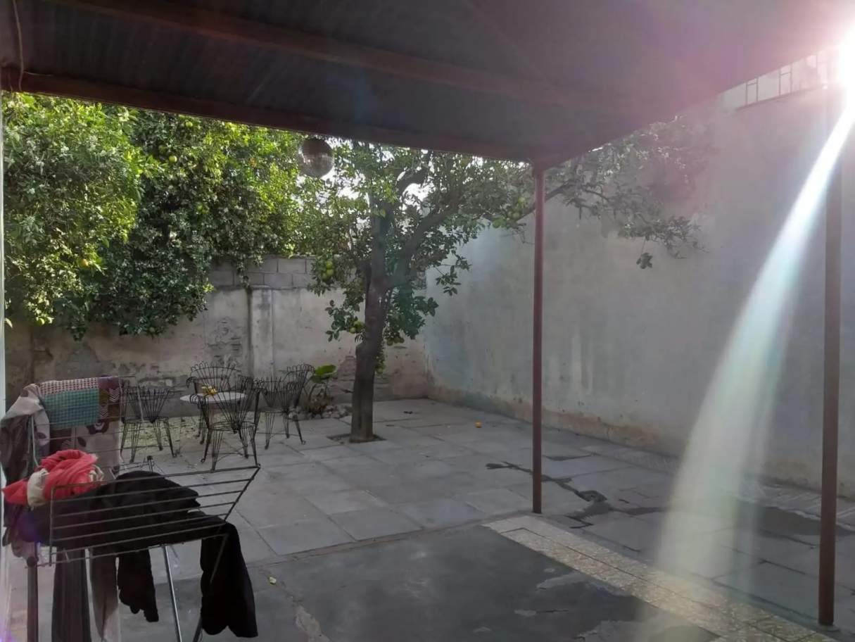 SE VENDE CASA CON COCHERA DOBLE EN EMPALME