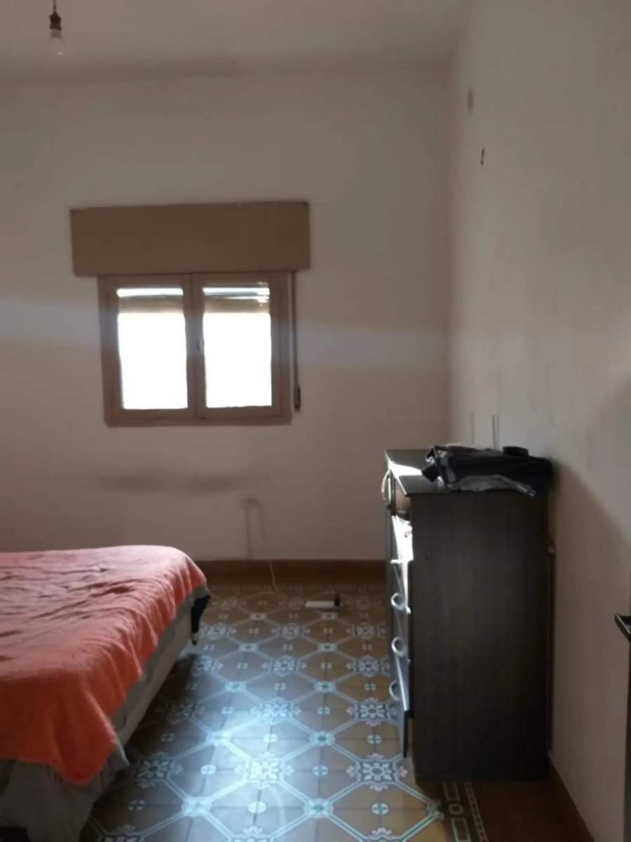 SE VENDE CASA CON COCHERA DOBLE EN EMPALME