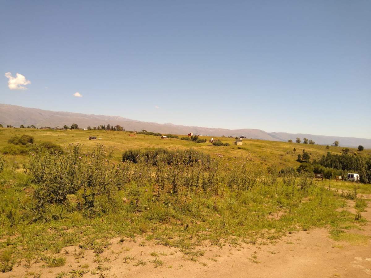 SE VENDE LOTE DE 1350 MTS2 EN VILLA YACANTO