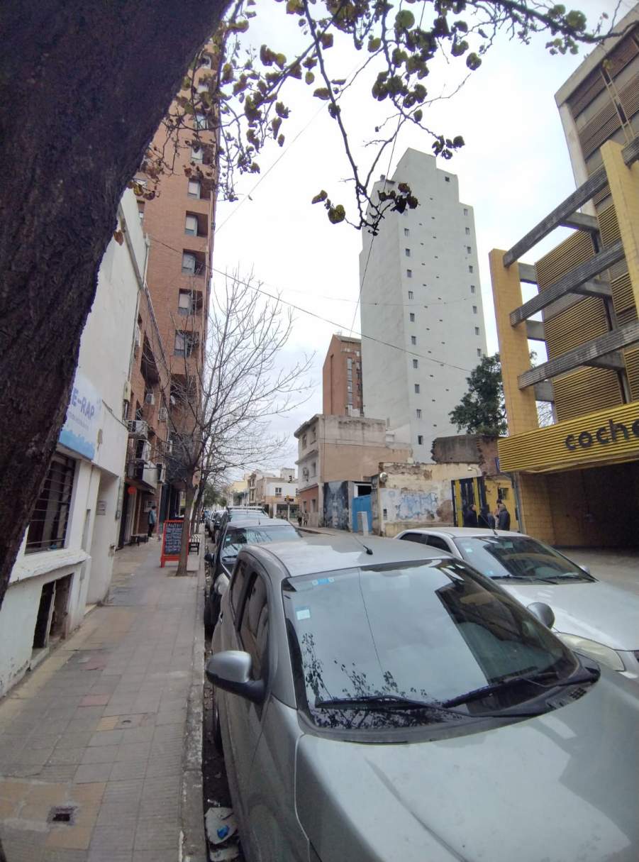 SE VENDE COCHERA A MTS DE TRIBUNALES