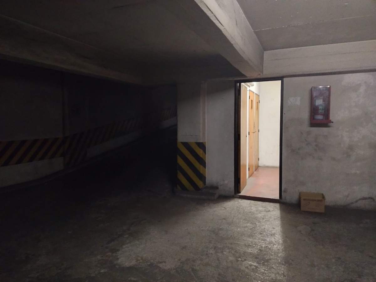 SE VENDE COCHERA A MTS DE TRIBUNALES