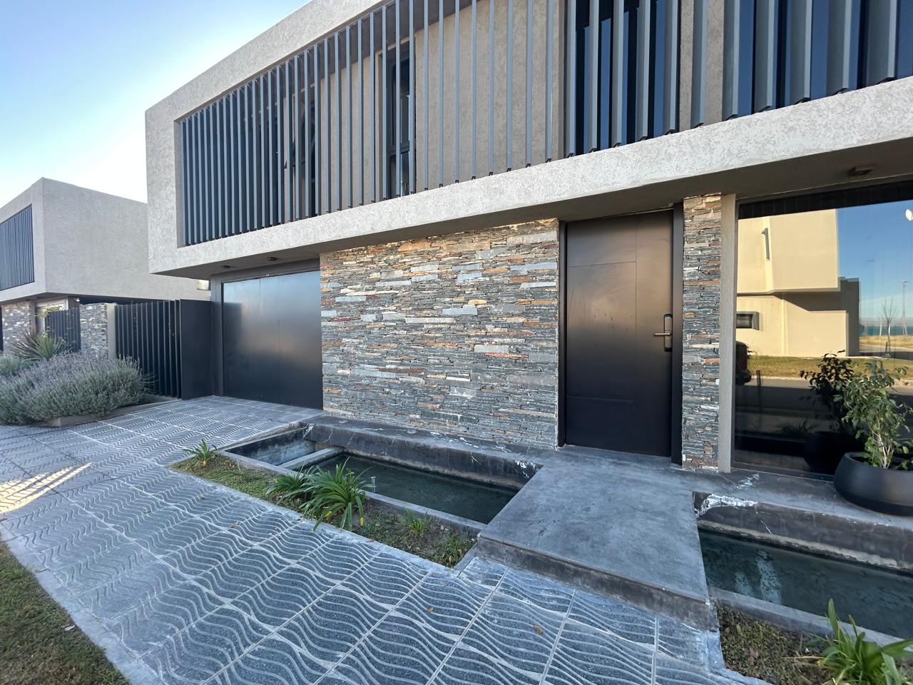 ALQUILER DUPLEX AMOBLADO DOS DORM SAN IGNACIO VILLAGE MANANTIALES