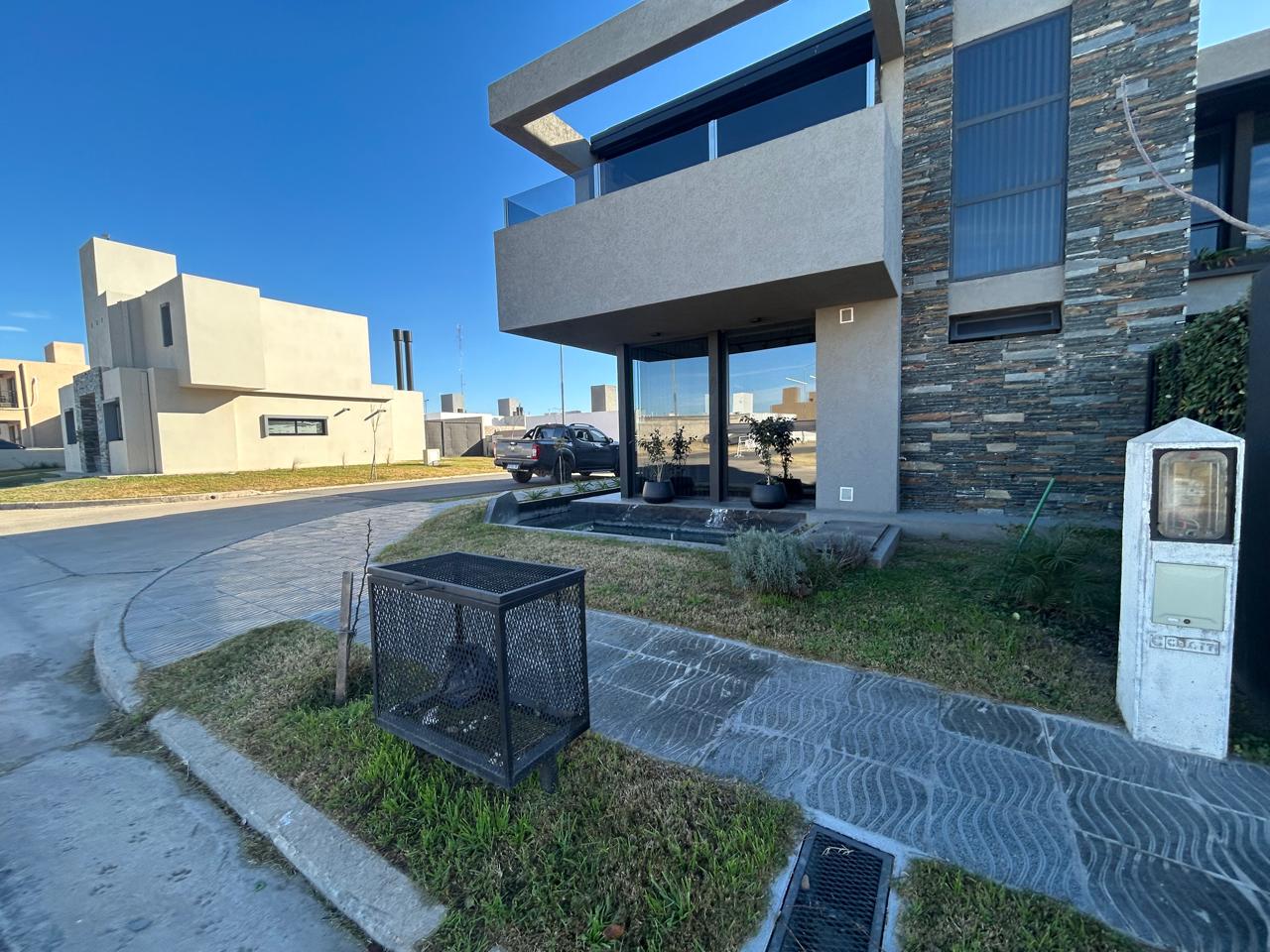 ALQUILER DUPLEX AMOBLADO DOS DORM SAN IGNACIO VILLAGE MANANTIALES