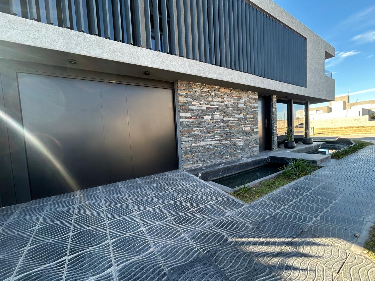 ALQUILER DUPLEX AMOBLADO DOS DORM SAN IGNACIO VILLAGE MANANTIALES