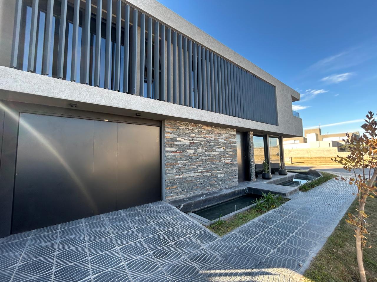 ALQUILER DUPLEX AMOBLADO DOS DORM SAN IGNACIO VILLAGE MANANTIALES