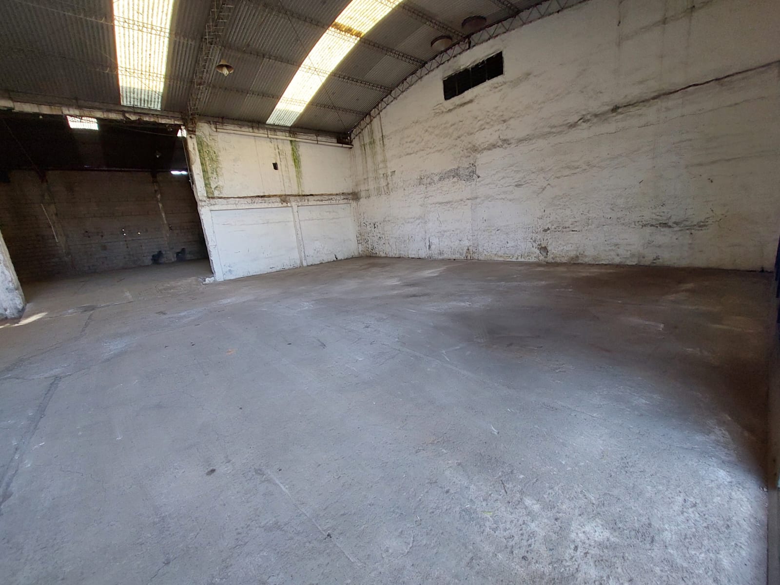 ALQUILO GALPONES EN LA CALERA