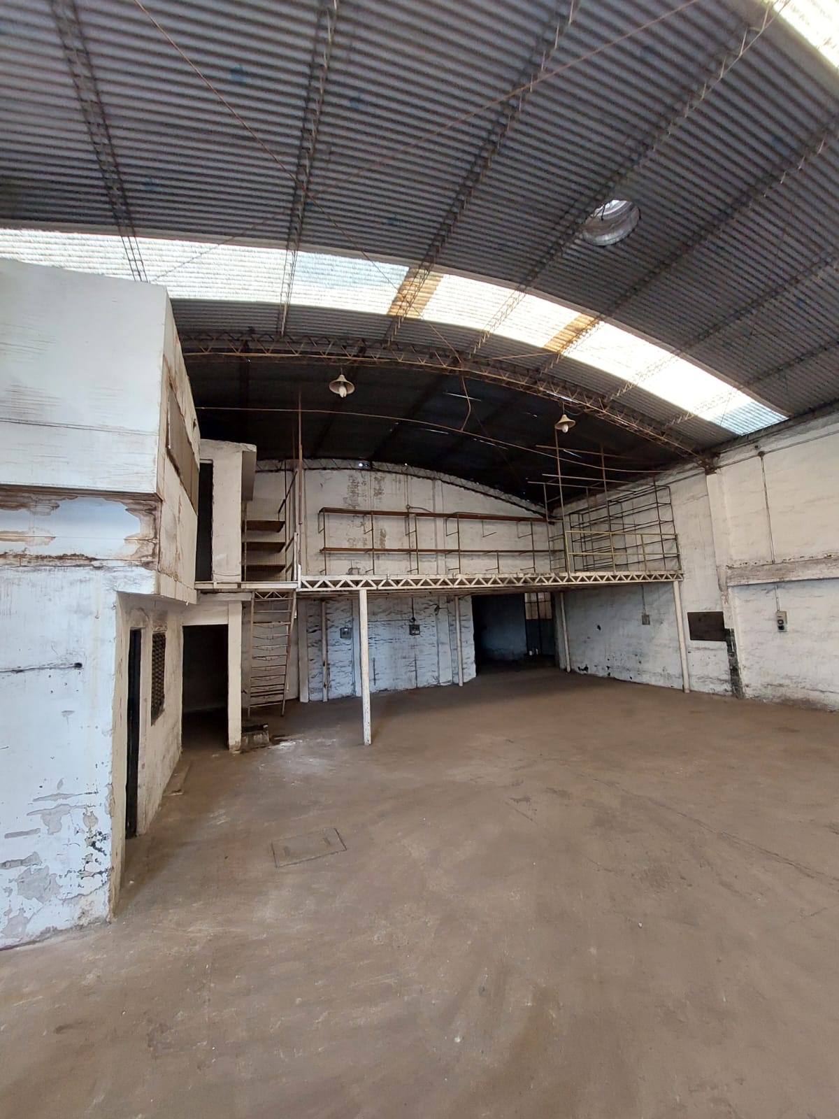 ALQUILO GALPONES EN LA CALERA