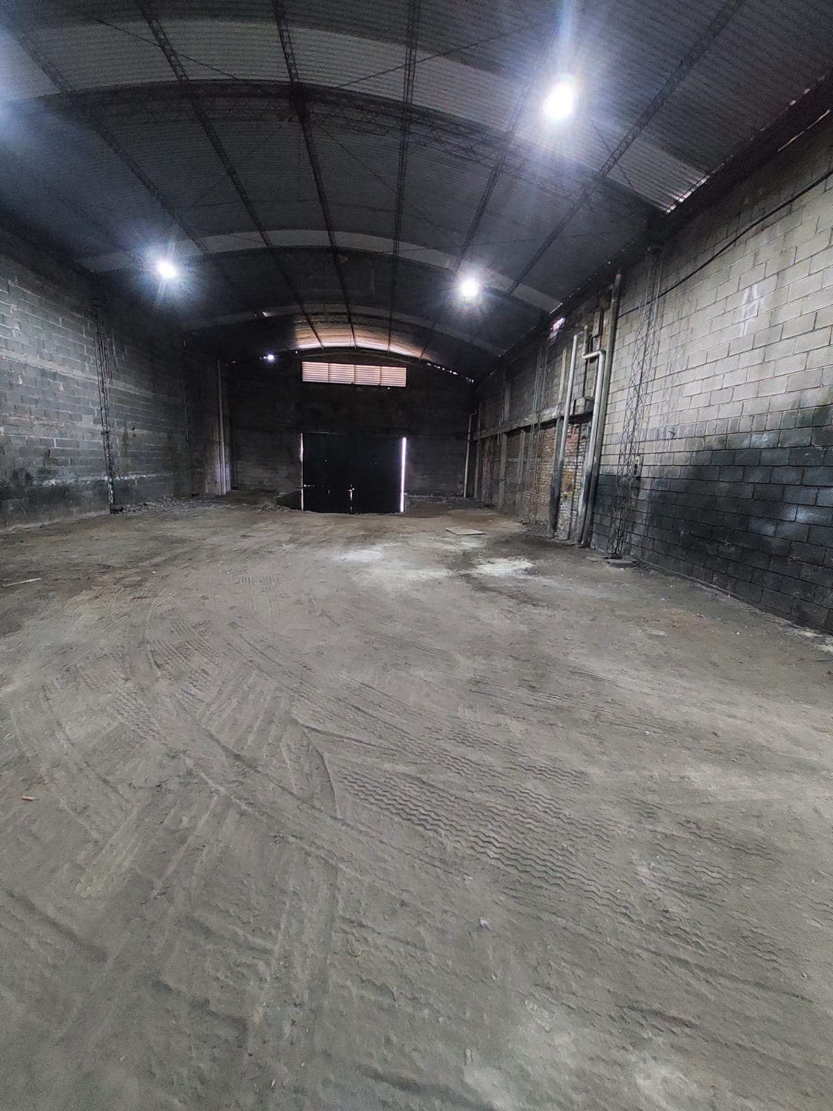 ALQUILO GALPONES EN LA CALERA