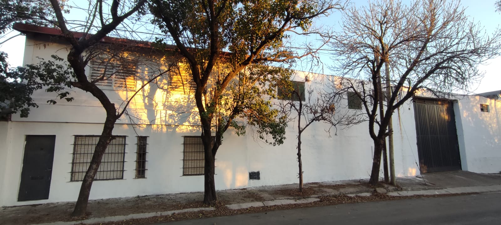 ALQUILO GALPONES EN LA CALERA