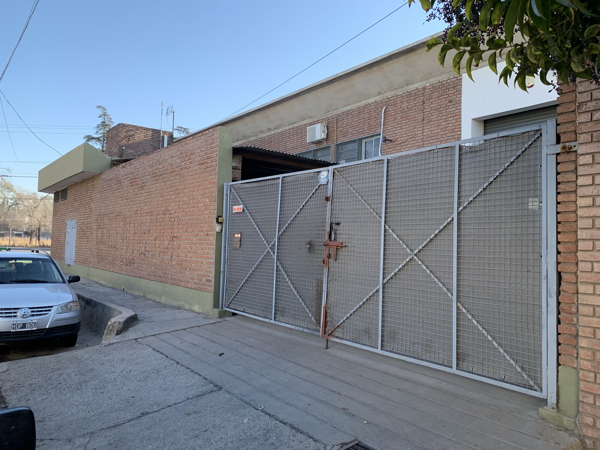 GALPON ALQUILER  Ferreyra Parque Industrial  558 M2 Todo uso