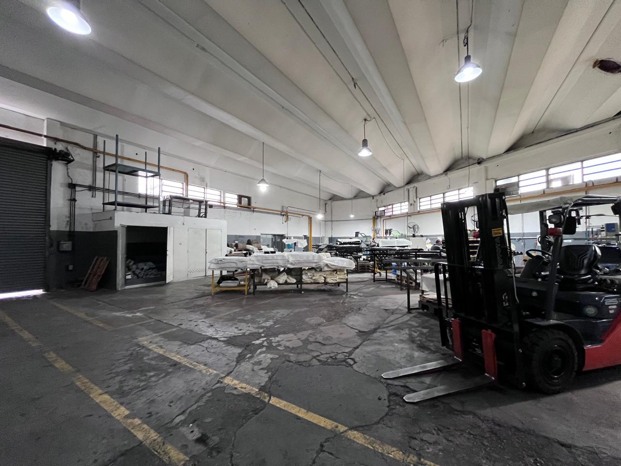 GALPON ALQUILER  Ferreyra Parque Industrial  558 M2 Todo uso