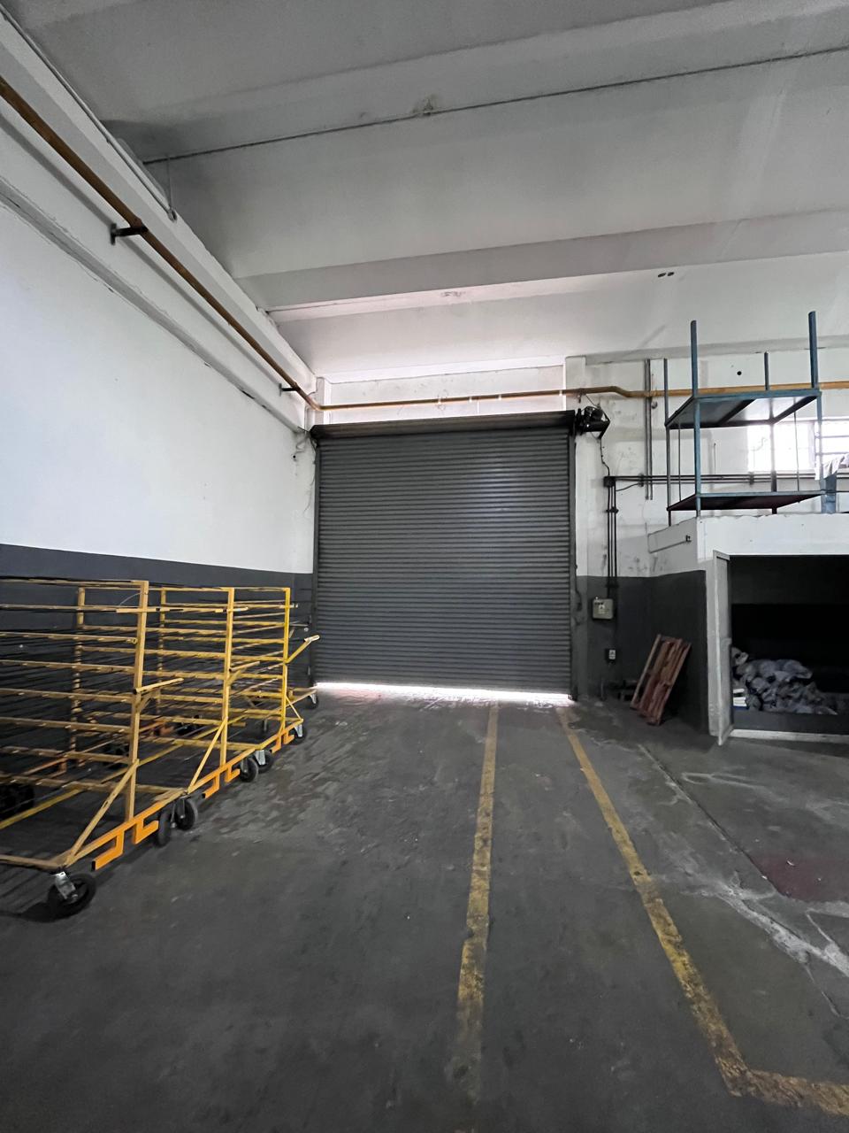 GALPON ALQUILER  Ferreyra Parque Industrial  558 M2 Todo uso