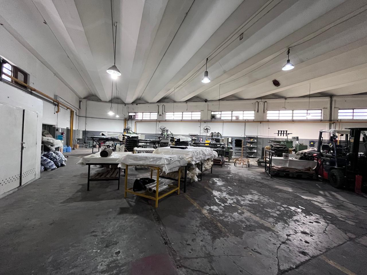GALPON ALQUILER  Ferreyra Parque Industrial  558 M2 Todo uso