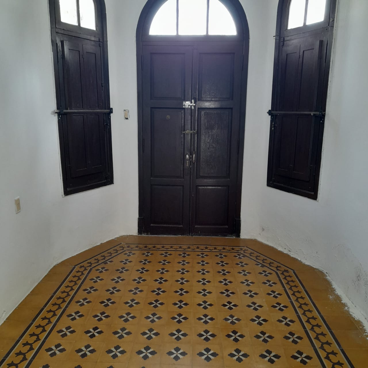 Alquiler COMERCIAL  Casa esquina  158 m2  Ideal gastronómico