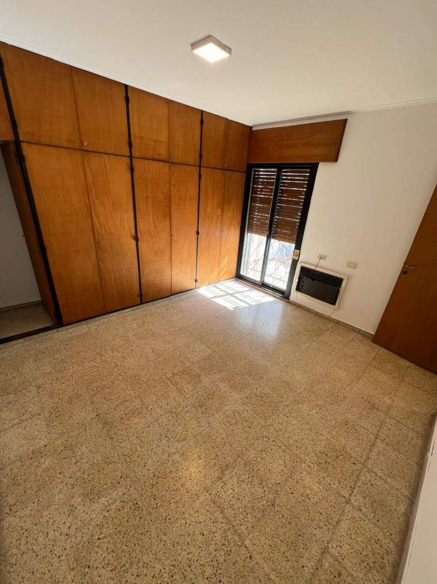 Amplia casa Barrio Colón. Próxima Av. Sabattini yva pocos minutos de Centro