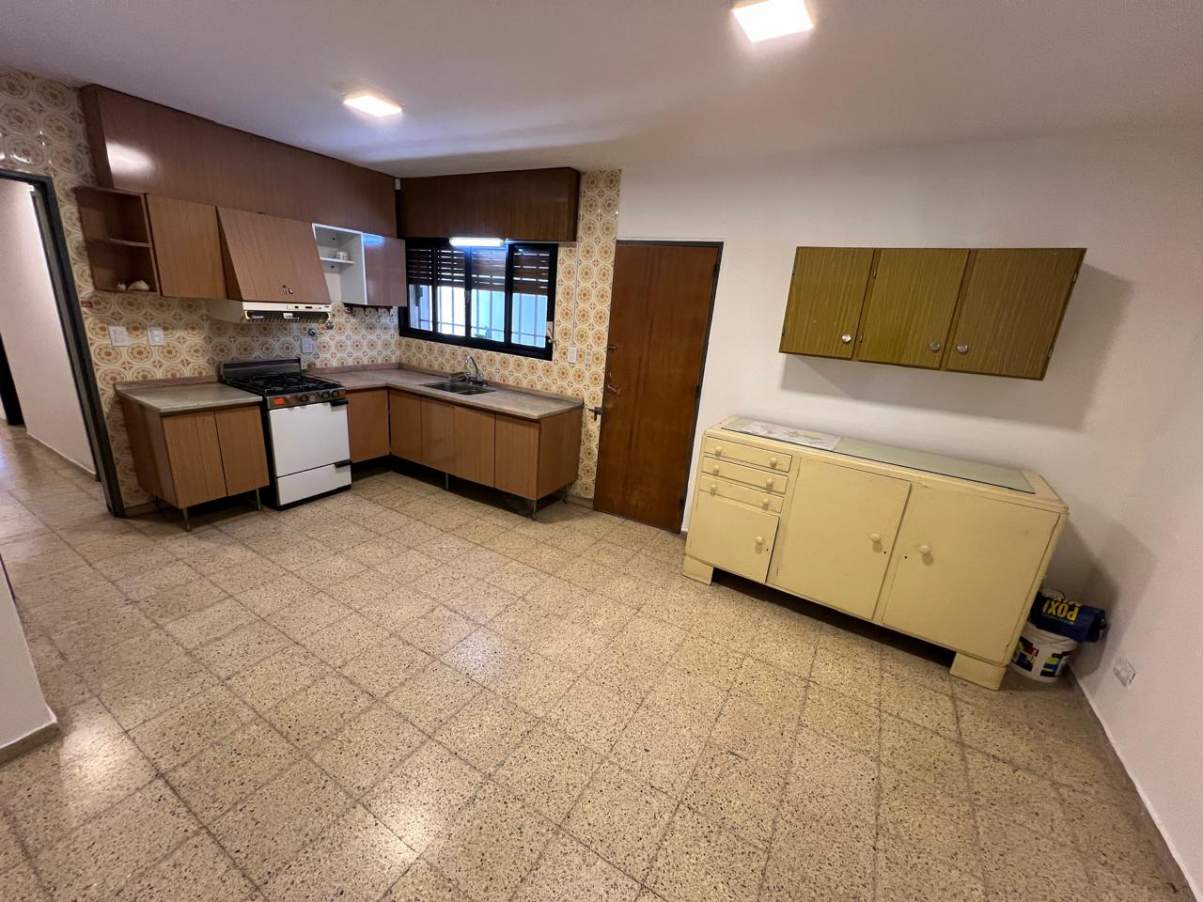 Amplia casa Barrio Colón. Próxima Av. Sabattini yva pocos minutos de Centro