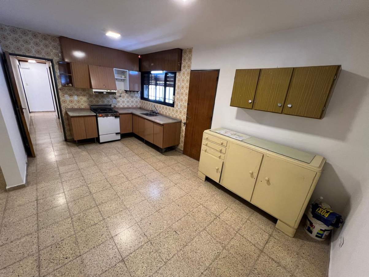 Amplia casa Barrio Colón. Próxima Av. Sabattini yva pocos minutos de Centro