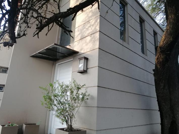 Casa 3 Dormitorios en Celso Barrios  Jardines del Jockey, Córdoba Capital