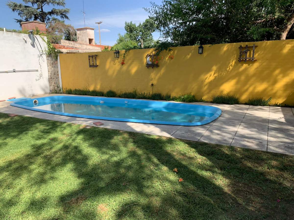 Vendo Excelente propiedad 4 dor. 3 baños. pileta