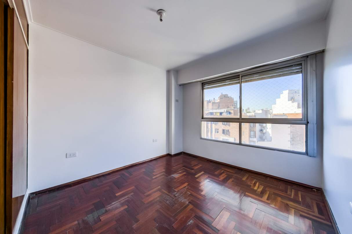 Nueva Córdoba   2-3 dorm. 2 baños con Cochera U$S 83.000 desocupado