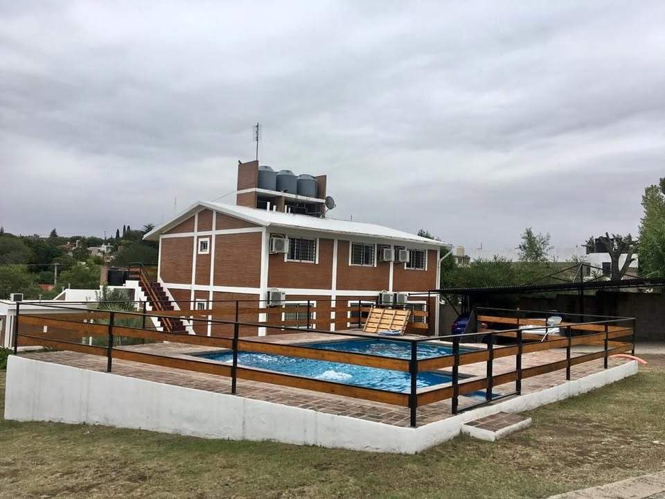 EN VENTA COMPLEJO DE 12 DEPARTAMENTOS MAS 1 CASA EN VILLA SANTA CRUZ DEL LAGO