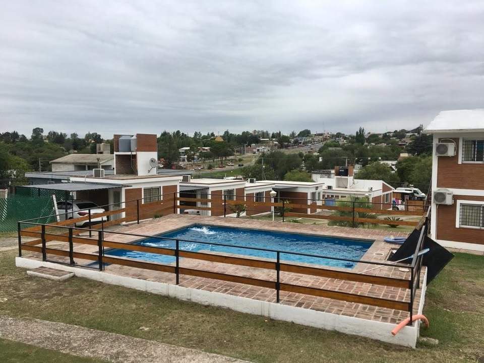 EN VENTA COMPLEJO DE 12 DEPARTAMENTOS MAS 1 CASA EN VILLA SANTA CRUZ DEL LAGO