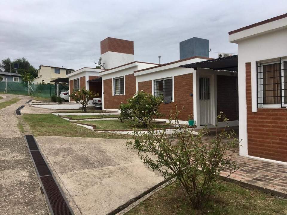 EN VENTA COMPLEJO DE 12 DEPARTAMENTOS MAS 1 CASA EN VILLA SANTA CRUZ DEL LAGO