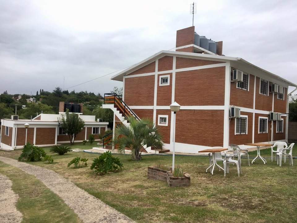 EN VENTA COMPLEJO DE 12 DEPARTAMENTOS MAS 1 CASA EN VILLA SANTA CRUZ DEL LAGO