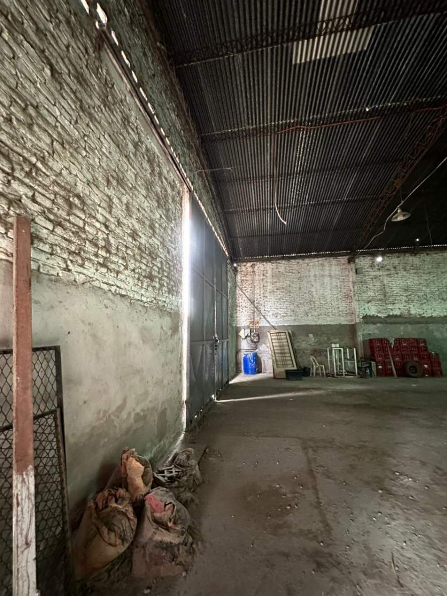 GALPON CON LOTE EN ALQUILER ZONA MERCADO DE ABASTO