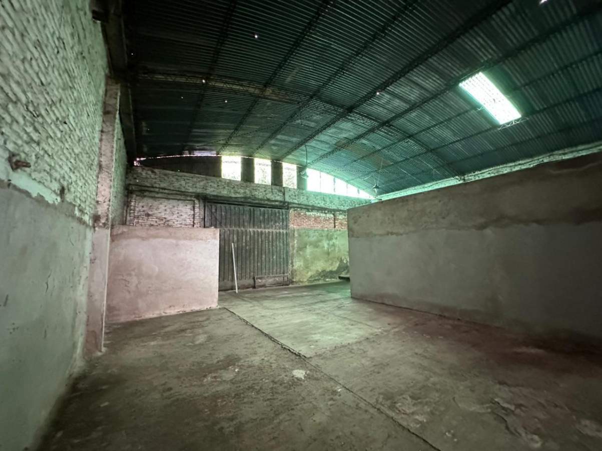 GALPON CON LOTE EN ALQUILER ZONA MERCADO DE ABASTO