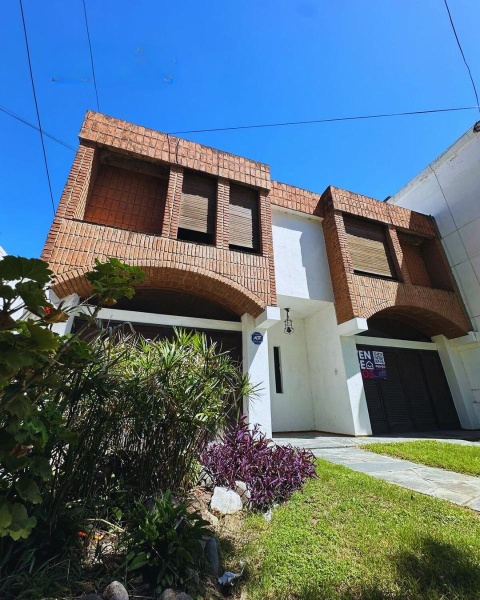 VENDO CASA 3 DORM PARQUE VELEZ SARSFIELD FRENTE CIUDAD UNIVERSITARIA