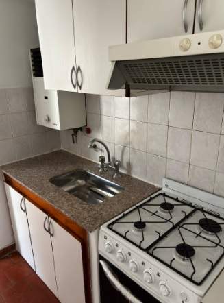 Alquilo depto 2 dorm. cplacard. B Alberdi.