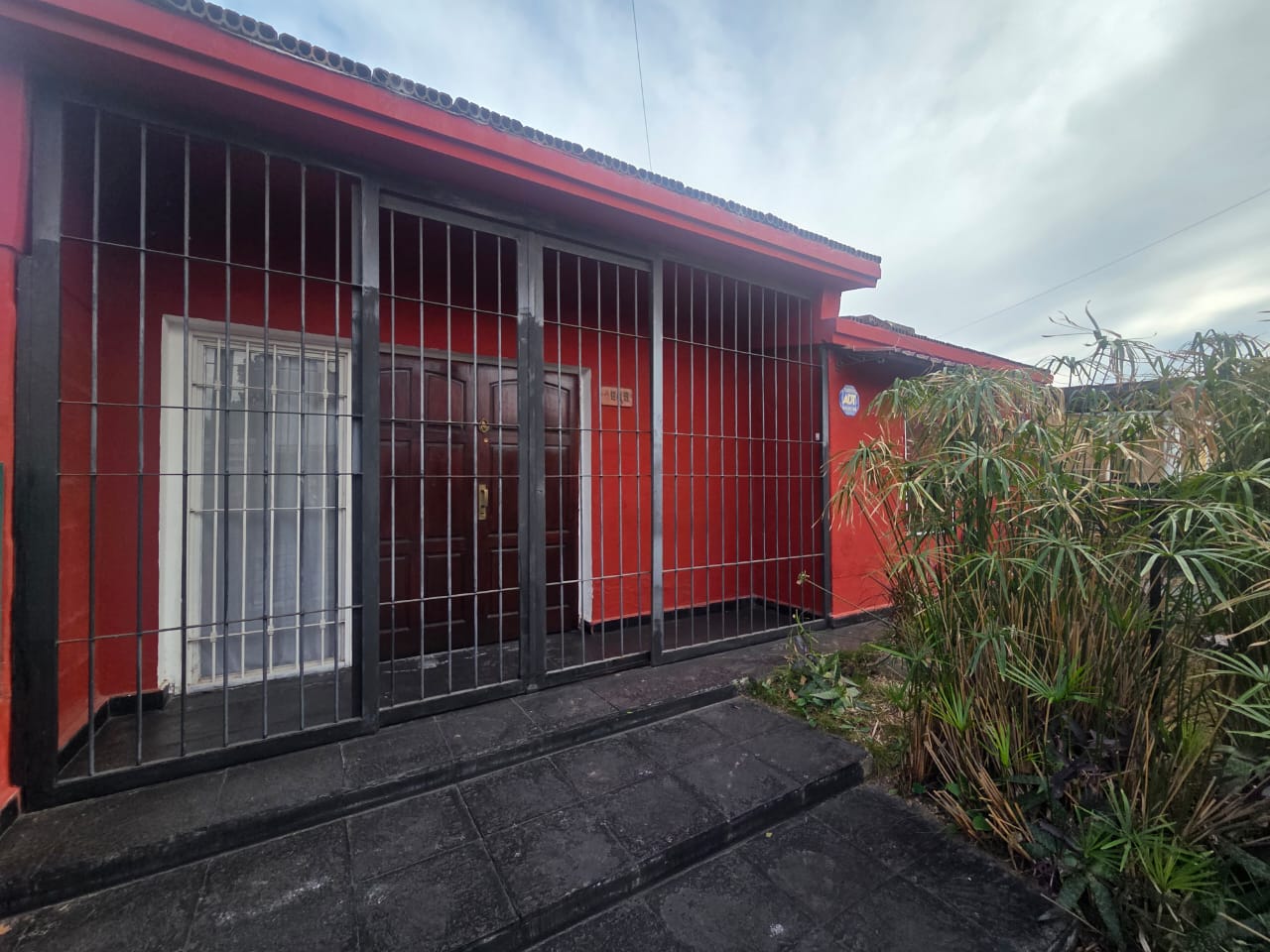 POETA LUGONES - JUAN CALOU 4649 - CASA EN ALQUILER