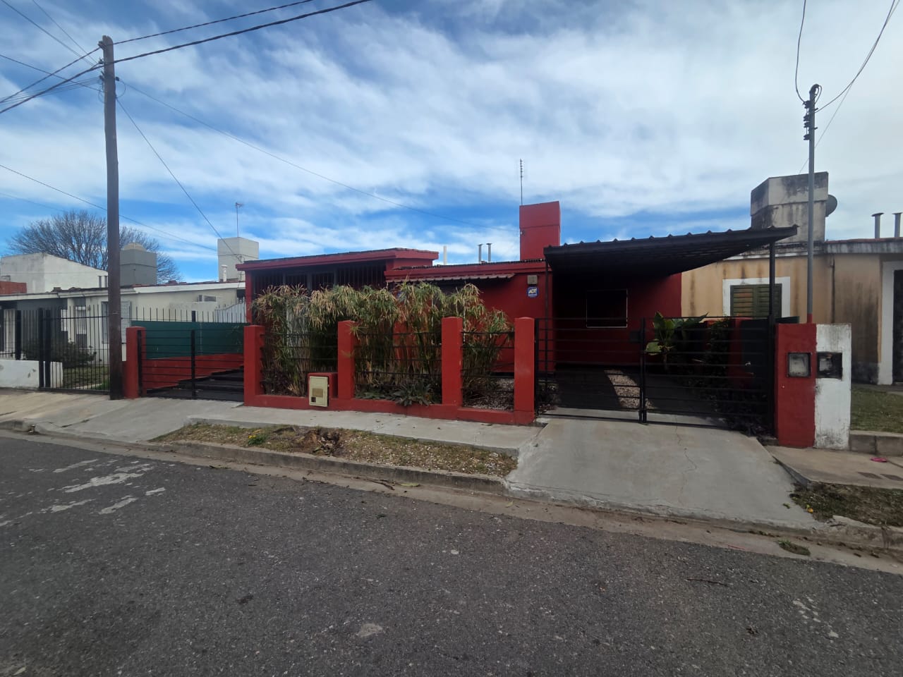 POETA LUGONES - JUAN CALOU 4649 - CASA EN ALQUILER