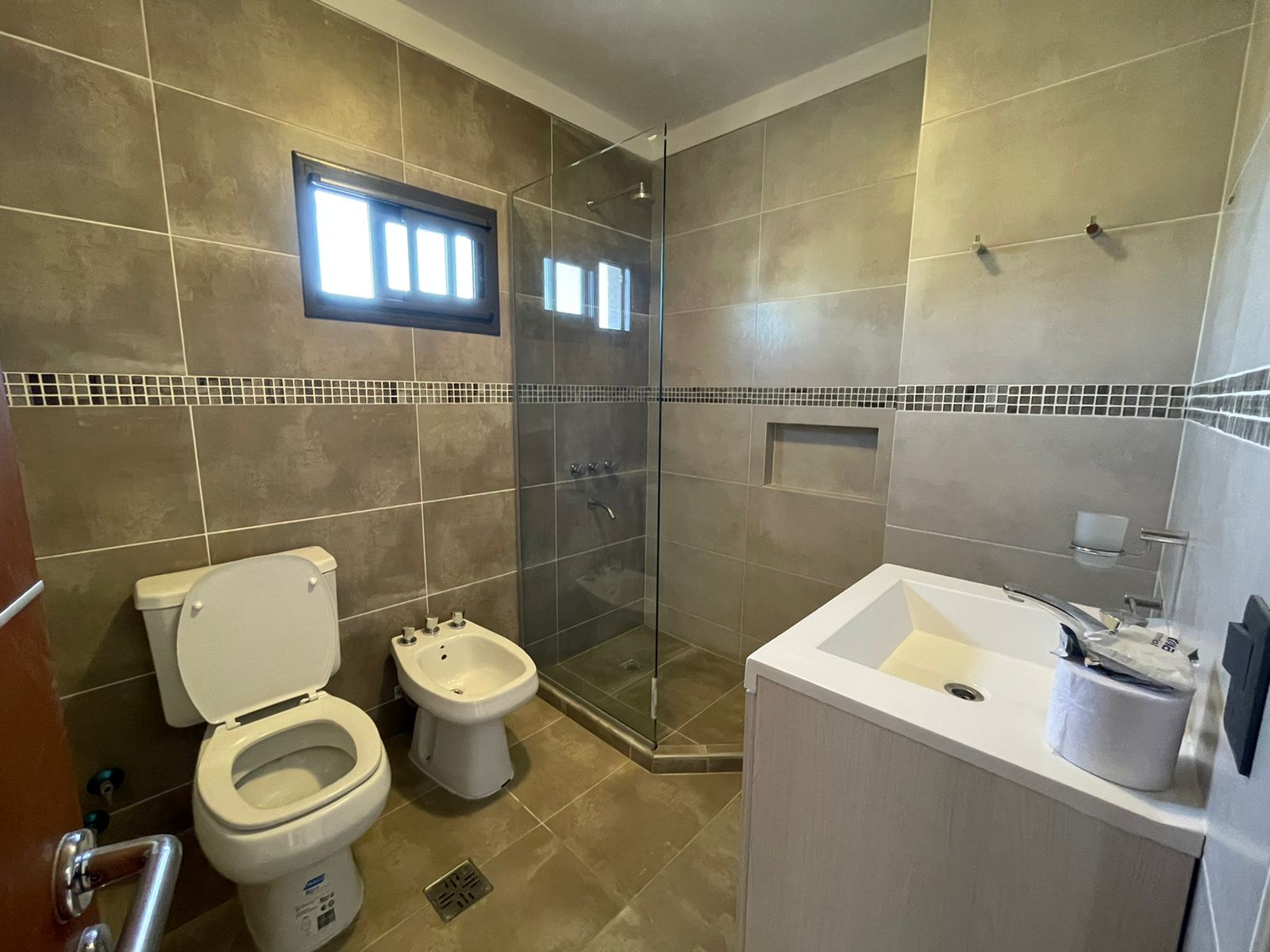 DEPARTAMENTO CÉNTRICO EN VILLA CARLOS PAZ DE CATEGORÍA EN VENTA