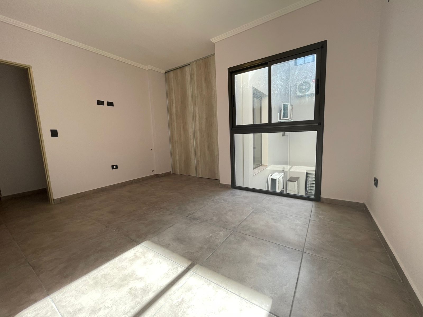 DEPARTAMENTO CÉNTRICO EN VILLA CARLOS PAZ DE CATEGORÍA EN VENTA