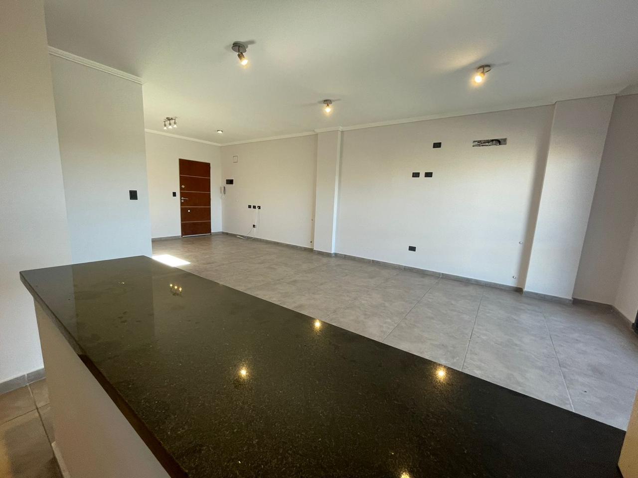 DEPARTAMENTO CÉNTRICO EN VILLA CARLOS PAZ DE CATEGORÍA EN VENTA