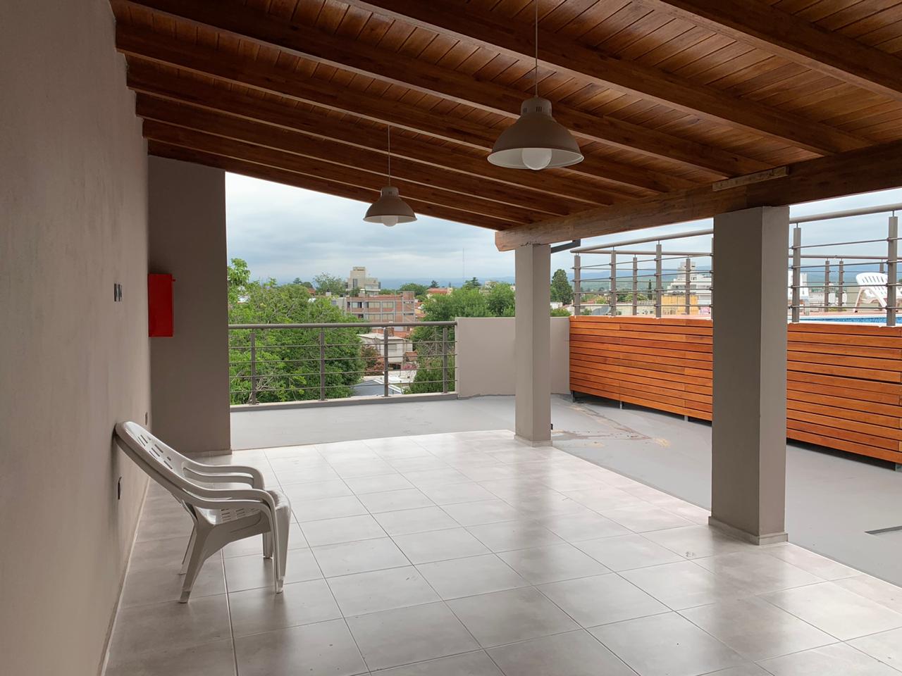 DEPARTAMENTO CÉNTRICO EN VILLA CARLOS PAZ DE CATEGORÍA EN VENTA