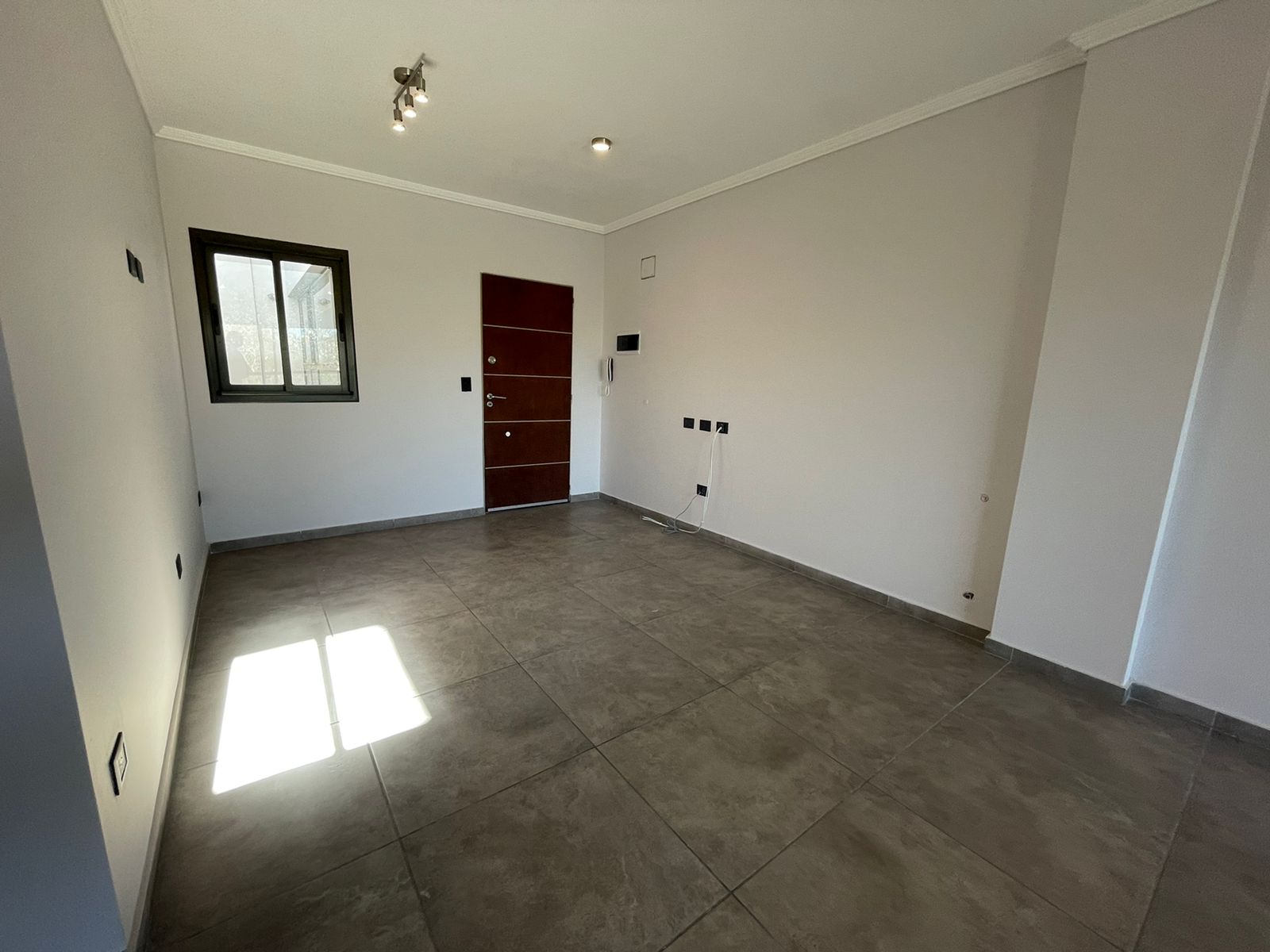 DEPARTAMENTO CÉNTRICO EN VILLA CARLOS PAZ DE CATEGORÍA EN VENTA