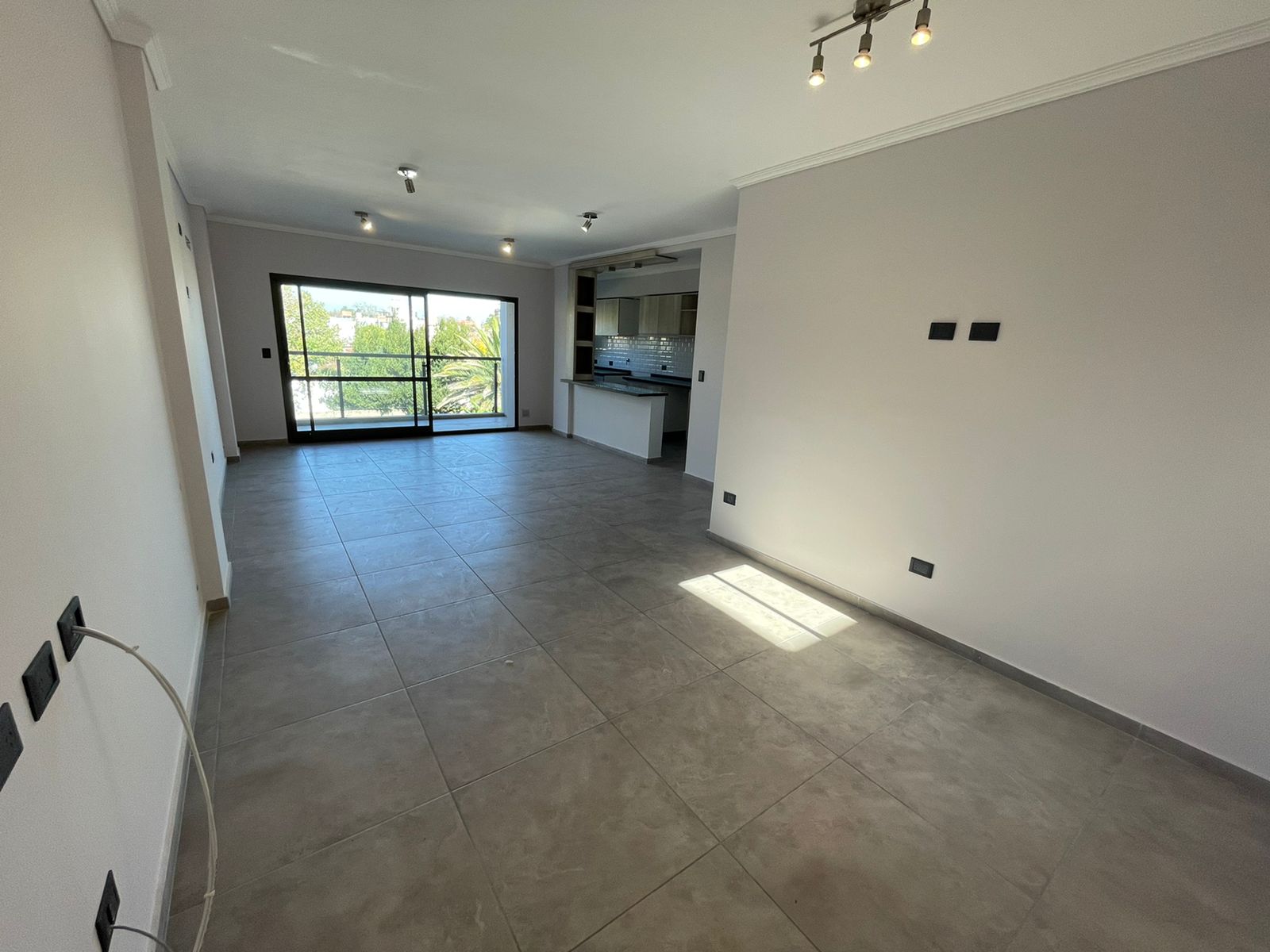 DEPARTAMENTO CÉNTRICO EN VILLA CARLOS PAZ DE CATEGORÍA EN VENTA