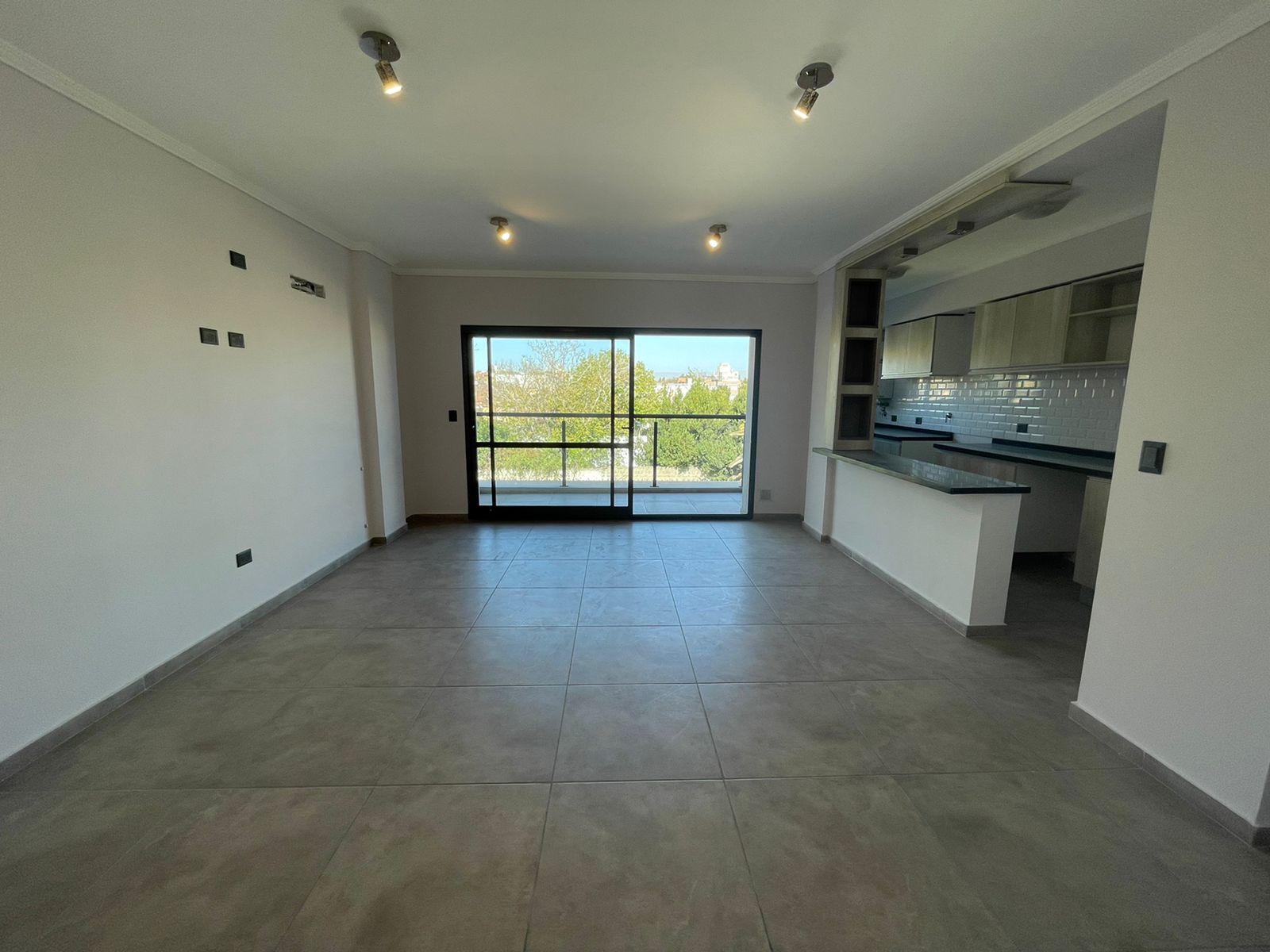 DEPARTAMENTO CÉNTRICO EN VILLA CARLOS PAZ DE CATEGORÍA EN VENTA