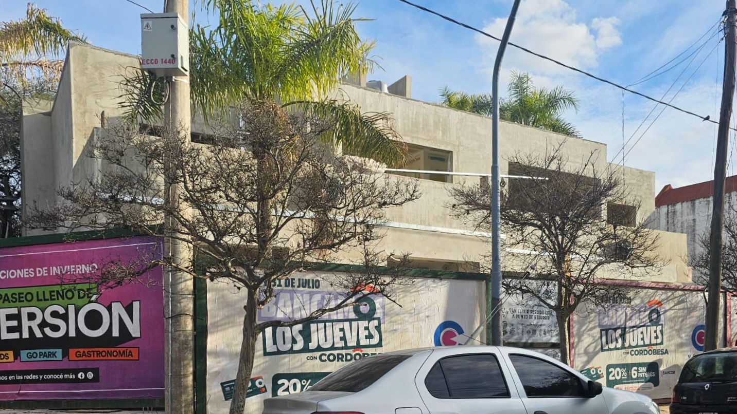 Alquilo locales comerciales - Frente a la Clínica Vélez Sarsfield- Barrio Parque Vélez Sarsfield