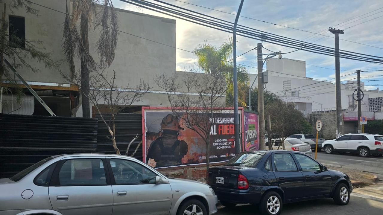 Alquilo locales comerciales - Frente a la Clínica Vélez Sarsfield- Barrio Parque Vélez Sarsfield