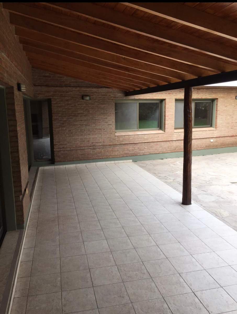 ALQUILER , LOMAS DE LA CAROLINA , EXCELENTE PROPIEDAD