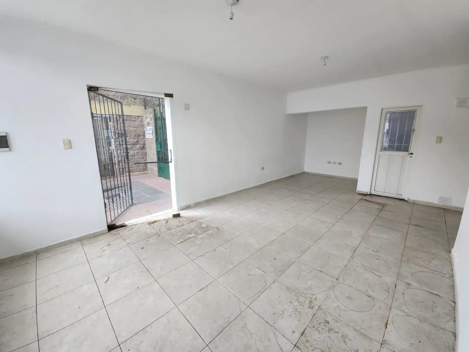 LOCAL ESQUINA - Recibo vehículo - Financio