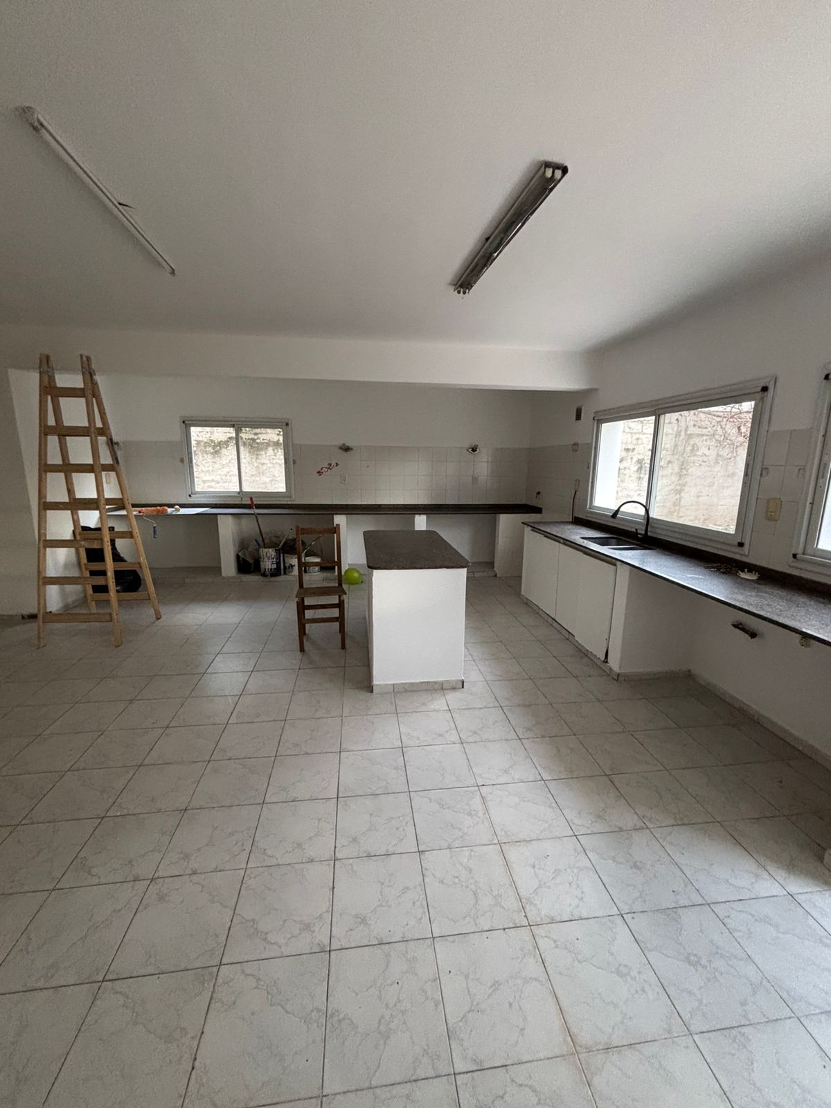 Se alquila propiedad para vivienda, o uso comercial