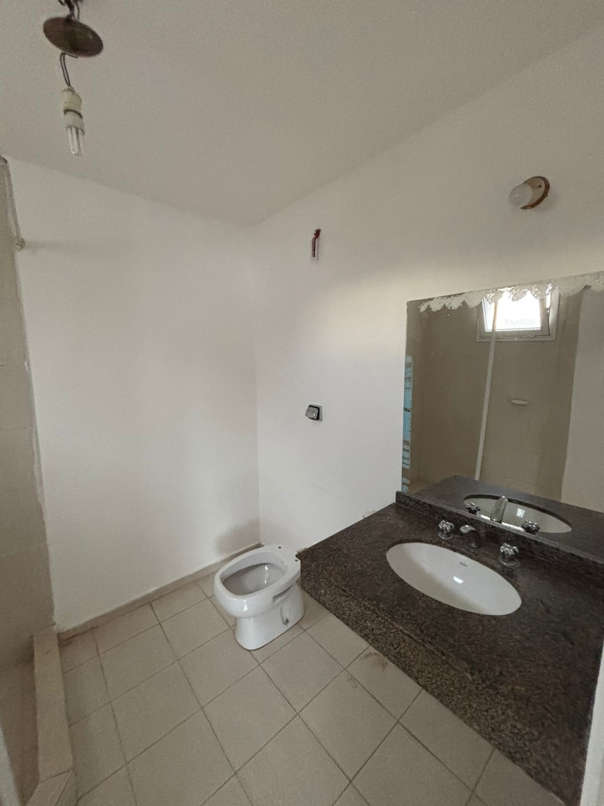 Se alquila propiedad para vivienda, o uso comercial