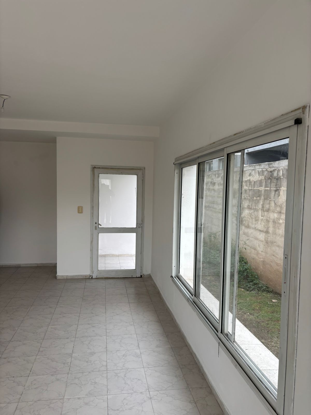 Se alquila propiedad para vivienda, o uso comercial